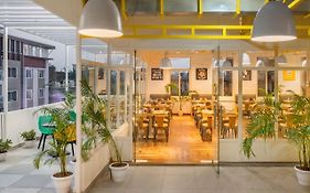 Bedzzz Varanasi By Leisure Hotels, 1 Km From Dashwasamedh Ghat